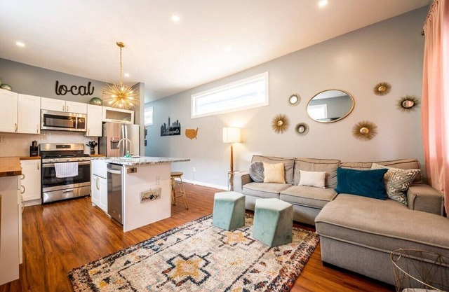 Beautiful Home, King Bed, BBQ