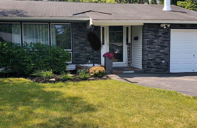 Beautiful home near Drumlins Country Club/SU