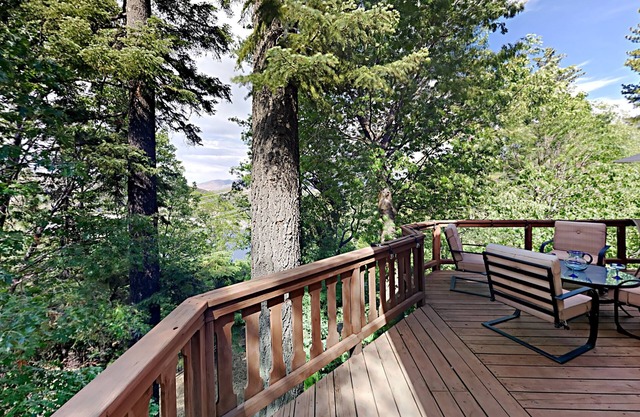 Beautiful home W/Lake Access, Decks, Fire pit, Papoose Lake views, & EV Charger