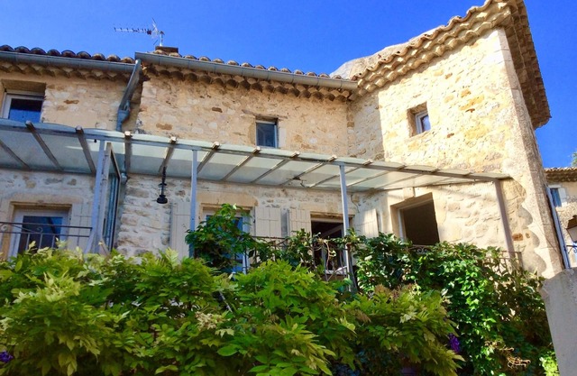 Beautiful house with garden and private heated pool in medieval village