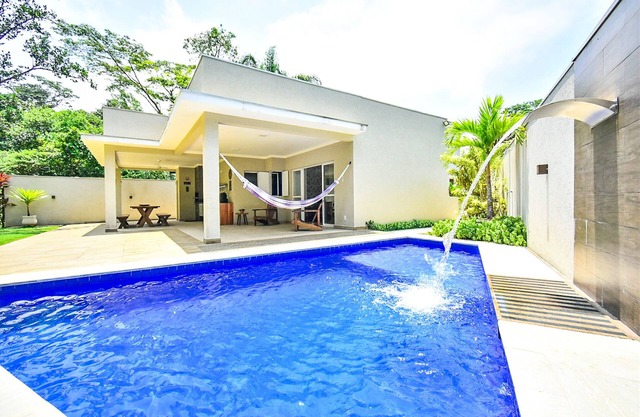 Beautiful house with Lado Serra swimming pool, barbecue, internet, Wifi, cable TV.