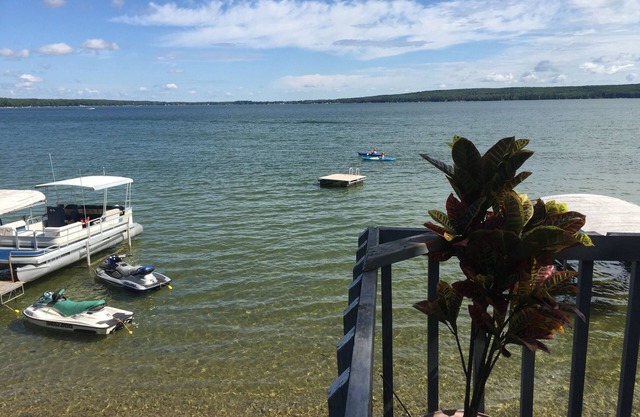 Beautiful Hubbard Lake Waterfront Cottage #2