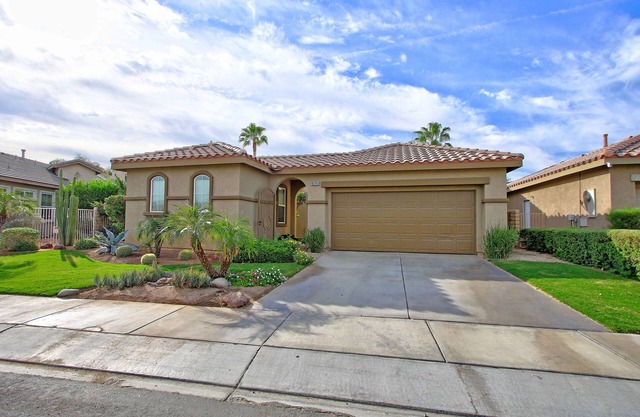 Beautiful Indian Palms CC Home with many amenities