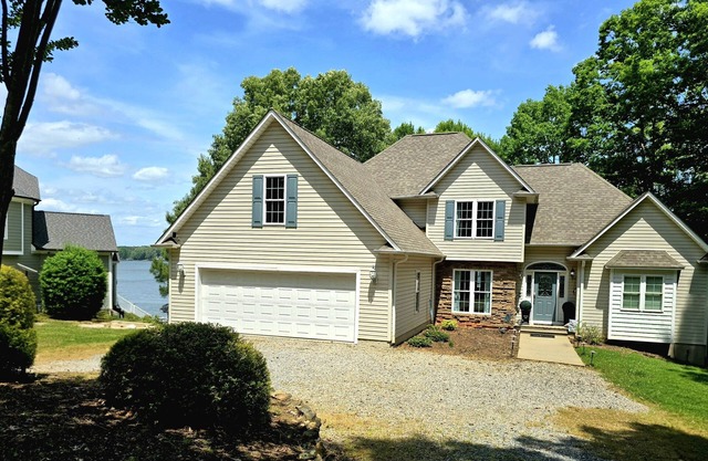 Beautiful Lake Gaston NC. Views to remember for a lifetime!