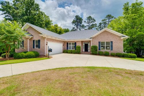 Beautiful Lake Sinclair Retreat with Dock and Deck!
