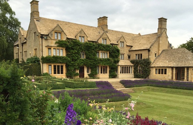 Beautiful Manor House in the Heart of the Cotswolds