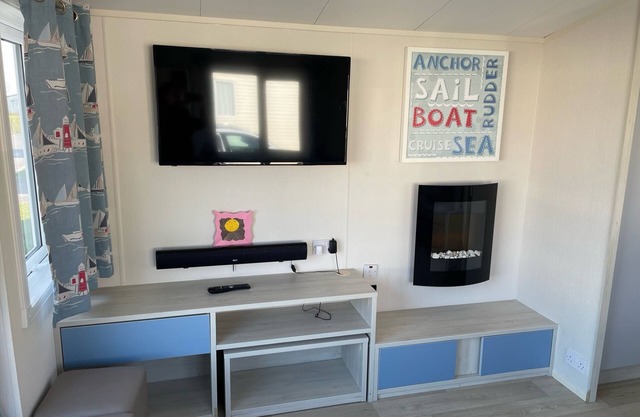 Beautiful modern Gold 3 bedroom caravan