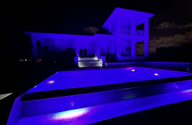 Beautiful modern Harbour house with amazing Sunset Views !