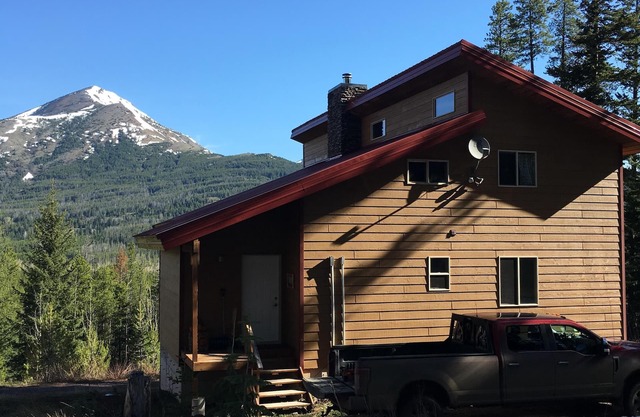 Beautiful Mountain Home with Great Views. Near E. Glacier. See Drone Video