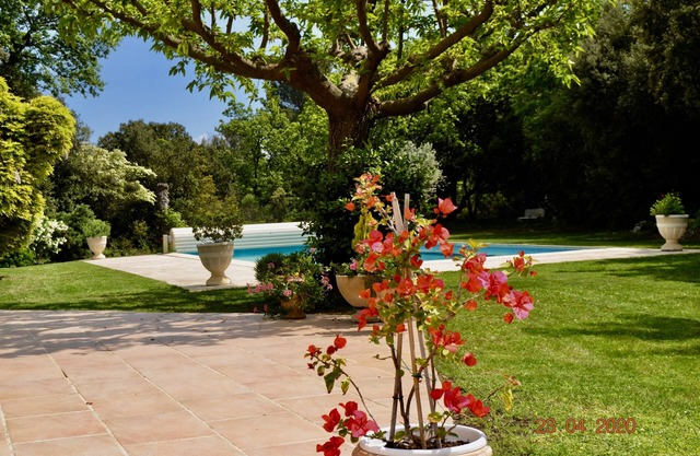 Beautiful new Annex Provencal House 4000 m2 raised