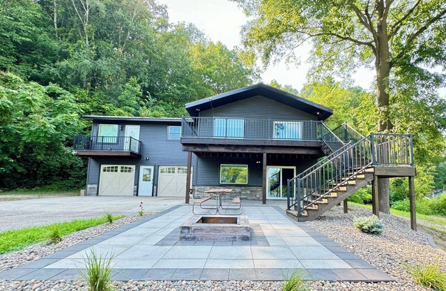 Beautiful, newly renovated 3 bedroom home on the Mississippi River.