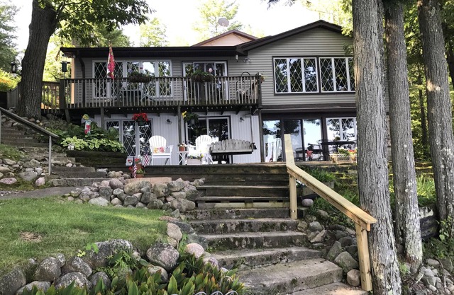 Beautiful Northwoods Lakefront Home!