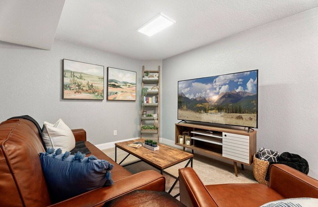 Beautiful Old Town Apartment with Hot Tub & Bikes