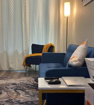 Beautiful one bedroom suite 5 minutes from Ottawa Int Airport