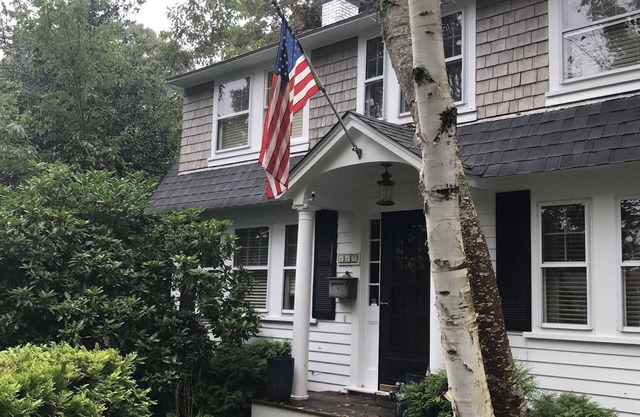 Beautiful Osterville Home central to everything!