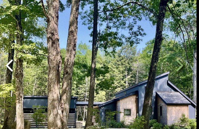 Beautiful, peaceful modern home in a wooded area with town beach lake access