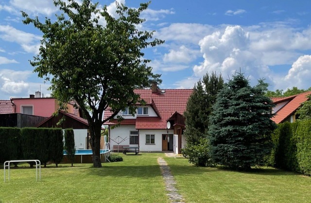 Beautiful private villa for 11 guests with WIFI, TV, patio, pets allowed and parking