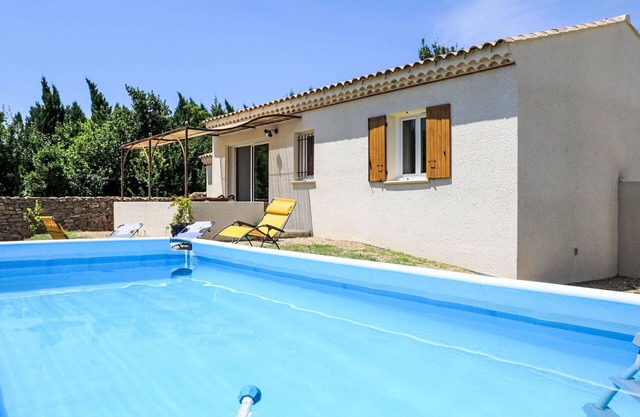 Beautiful private villa for 4 guests with A/C, WIFI, private pool, TV, terrace and parking