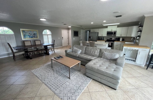 Beautiful Private gated Lakefront estate in Windermere on 2 acres of land!