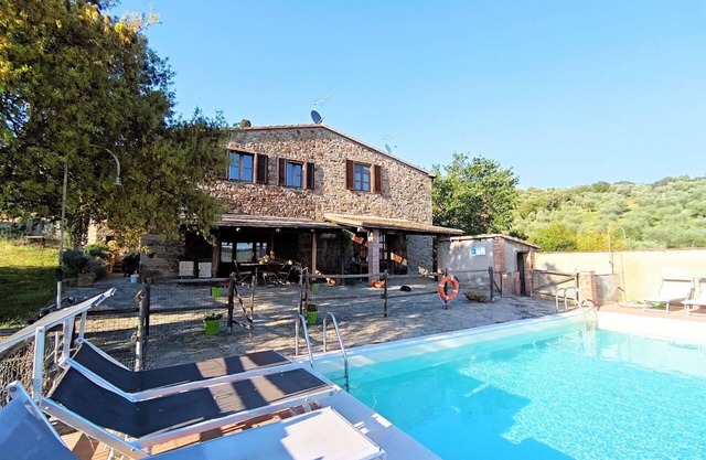 Beautiful private villa with A/C, WIFI, private pool, TV, patio, panoramic view and parking