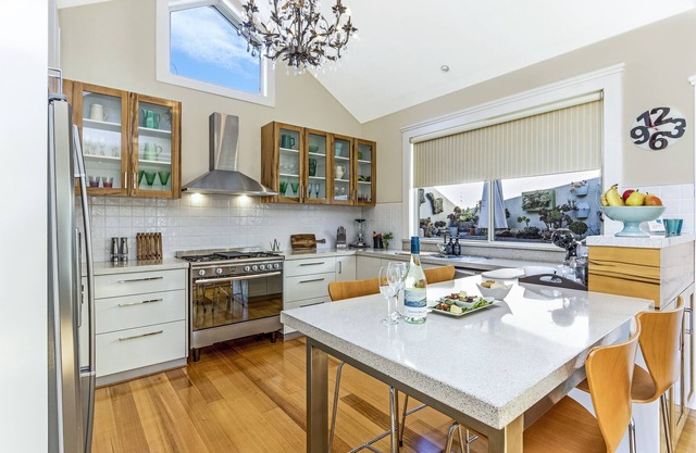 Beautiful Private Retreat Near Gorge/CBD, Free Breakie Hamper, Wifi & More