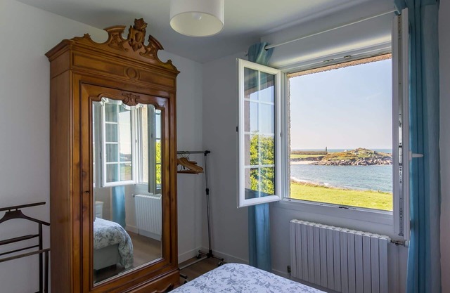 Beautiful private villa for 4 people with WIFI, TV, terrace, pets allowed and parking