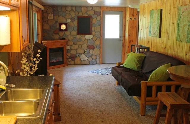 Beautiful, private vacation space. Cabin feel right outside the city!