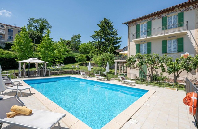Beautiful private villa for 8 guests with private pool, WIFI, TV, patio and parking