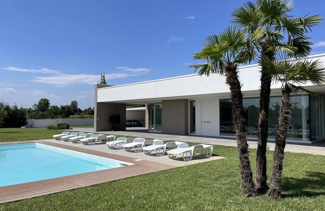 Beautiful private villa for 8 people with A/C, WIFI, private pool and veranda, close to Padua