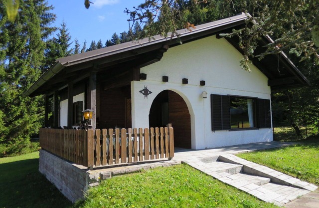 Beautiful private villa for 5 people with TV, pets allowed and parking