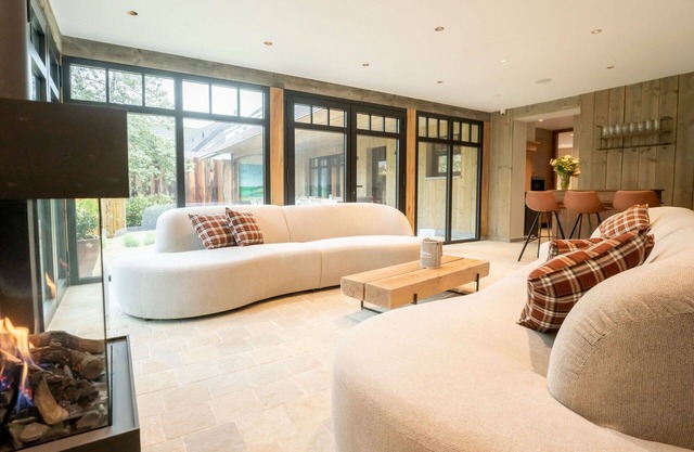 Beautiful private villa for 12 guests with WIFI, TV and patio
