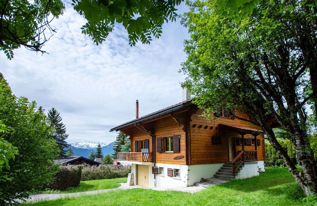 Beautiful private villa for 10 people with WIFI, TV, terrace and parking