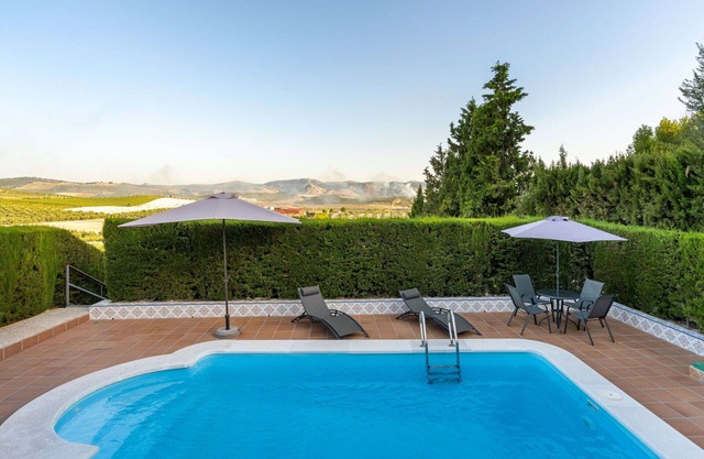 Beautiful private villa for 6 people with private pool, WIFI, A/C, TV, terrace and parking