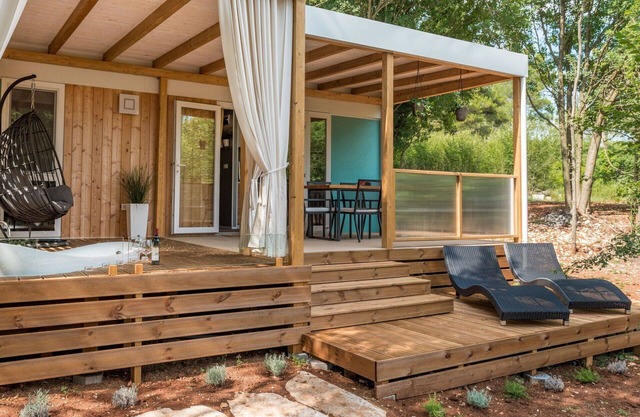 Beautiful private villa for 4 guests with WIFI, A/C, TV, terrace, pets allowed and parking