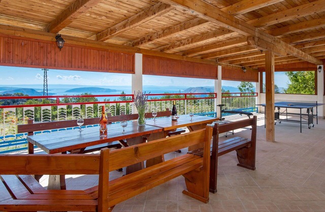 Beautiful private villa for 12 people with private pool, A/C, WIFI, TV, terrace and pets allowed