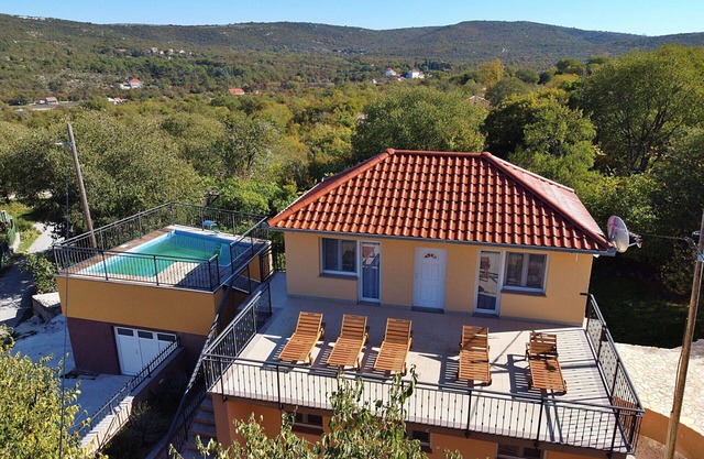 Beautiful private villa with hot tub, WIFI, private pool, A/C, TV, terrace and pets allowed