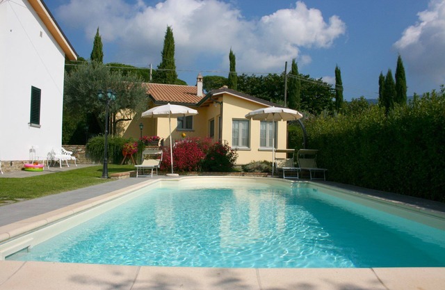 Beautiful private villa for 3 people with WIFI, pool, A/C, TV, terrace and parking