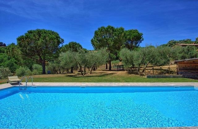 Beautiful private villa for 6 people with WIFI, pool, A/C and panoramic view