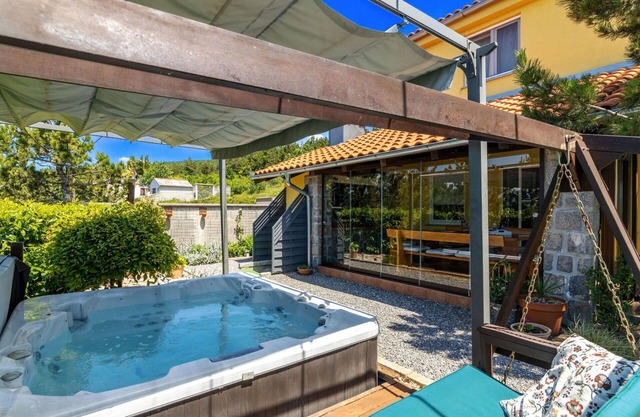 Beautiful private villa with WIFI, private pool, hot tub, A/C, TV, terrace and panoramic view