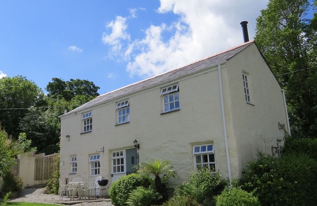 Beautiful Quiet Rural Character Cottage In The Heart Of Cornwall.