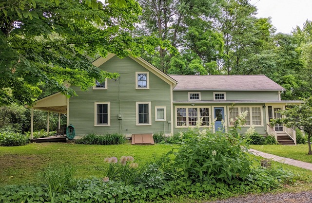 Beautiful Riverfront Antique Farmhouse