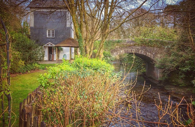 Beautiful riverside Grade II listed cottage in South Devon