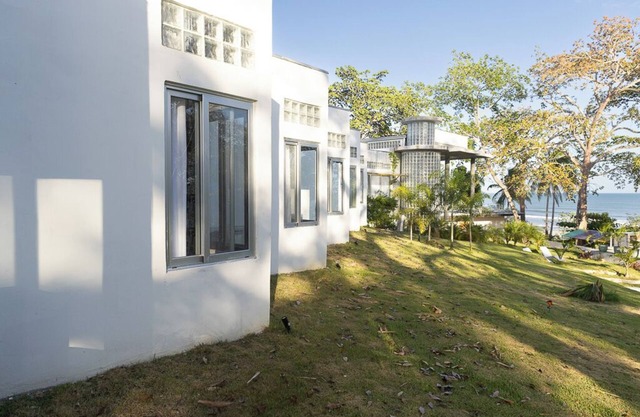 Beautiful Room in Beachfront complex in Playa Corona
