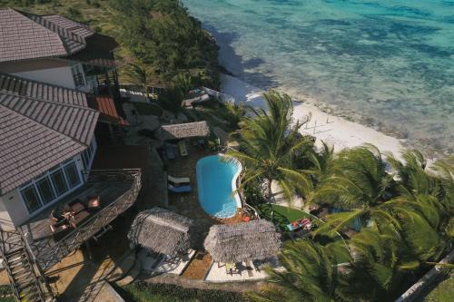 Beautiful Secluded 8 bedroom Beach Villa with Pool