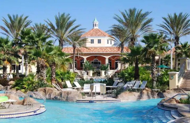 Beautiful, Spacious 4BR home near Resort Water Park - 9 miles to Disney Parks