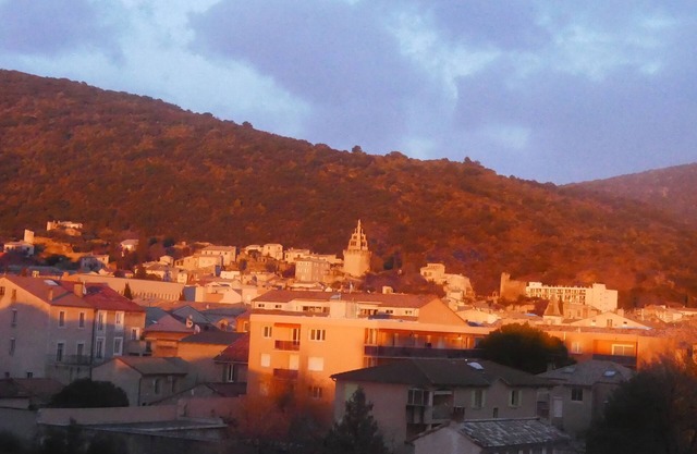 beautiful, spacious and bright apartment with balcony and terrace facing south west