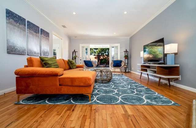Beautiful Sunny LA Oasis - 4BR,2BT Whole House - Private Pool and Large Backyard!
