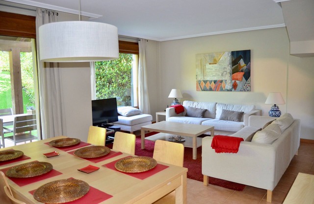 Beautiful townhouse in Urbanization with golf course