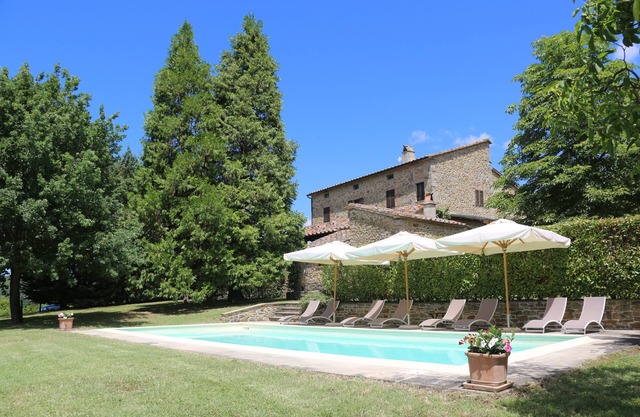 Beautiful Tuscan Villa with large garden and ample outside space