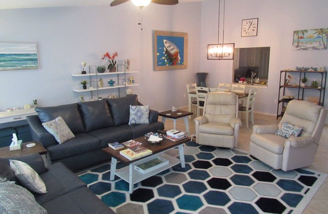 BEAUTIFUL UPDATED CONDO CLOSE TO SIESTA KEY BEACH